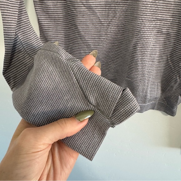Lululemon Longsleeve Cropped Swiftly Striped 4 - Picture 3 of 5